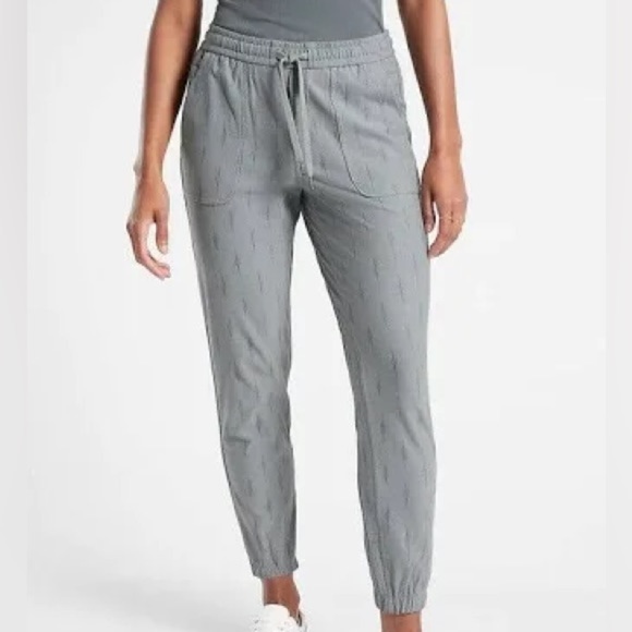 Athleta Pants - Athleta Farallon Printed Jogger Spliced Magic Metropolis Gray Women’s Size 4